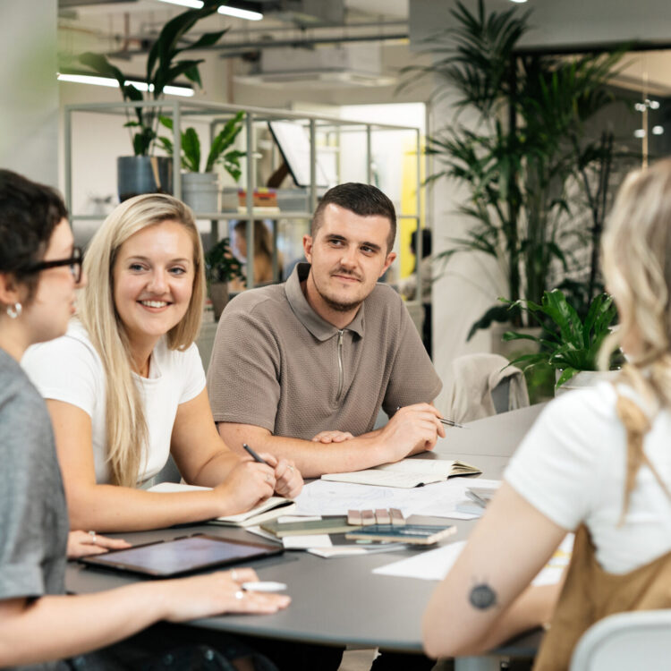 People-Banner-W3840xH2160px