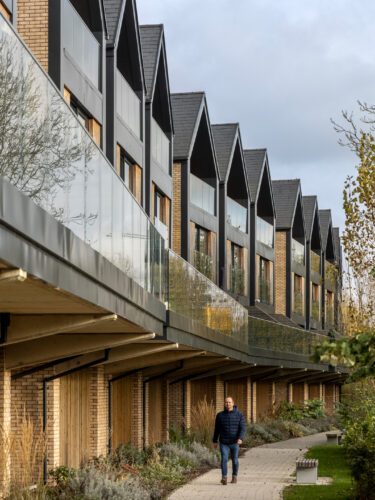 Riverside_Park_Feature_01-2560×1440