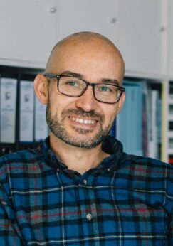 Chris Tweed_corstorphine-wright-people-15sep21-13_WEB