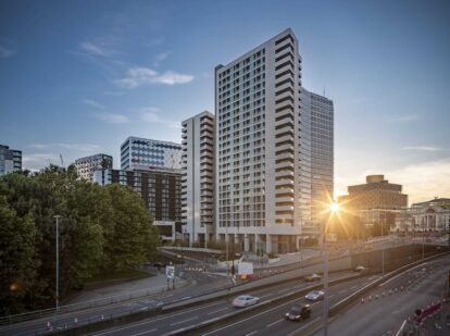 Aston Place, Dandara